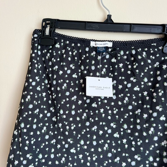 NWT American Eagle AE High Waisted Floral Satin Style Slippers Skirt Lace Detail - Picture 2 of 7